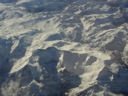 Snow covered mountains in the Sierra Nevada<br>Location: <a href="https://www.google.com/maps/search/?api=1&query=38.2613,-119.68298" target="_new">Over California</a>